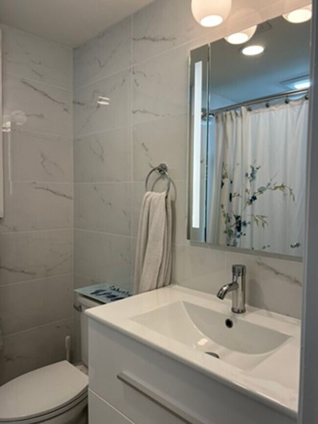 Building Photo - Gorgeous, fully remodeled 5 bed 3 bath centrally located in Great Falls