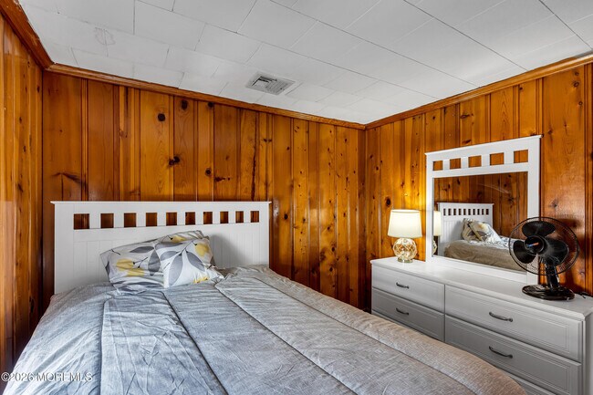 Building Photo - 21 Peterson Ln