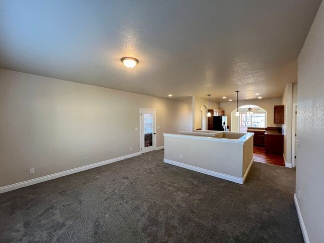 Building Photo - 5807 Zinfandel St