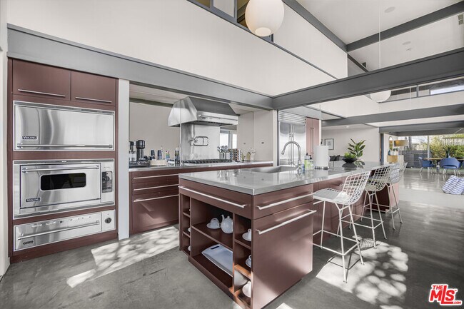 Building Photo - 9892 Beverly Grove Dr