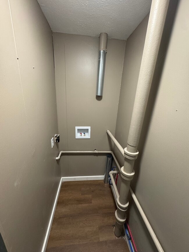 Building Photo - 345 Frayne Dr