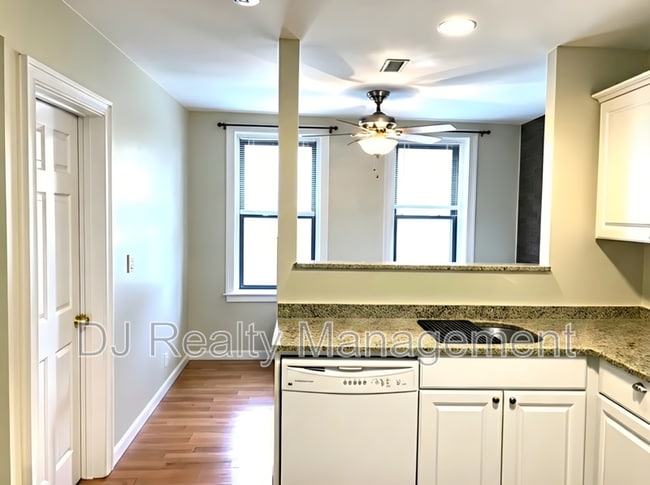 Building Photo - 466 Commercial St