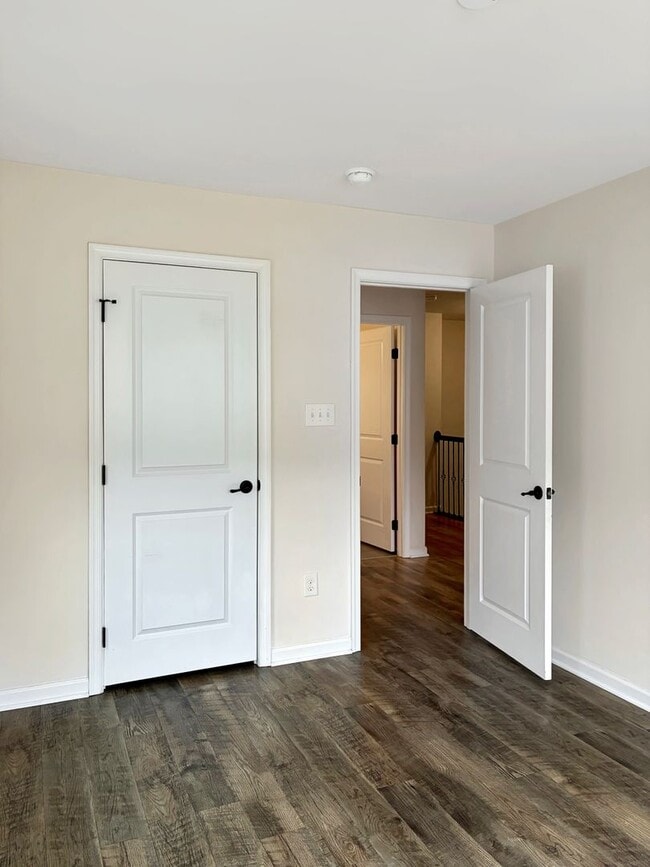 Building Photo - Modern and Luxurious 3 Bed/2.5 Bath in Atlee