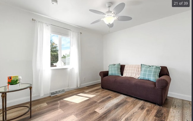 Building Photo - 6604 S Dahlia Cir