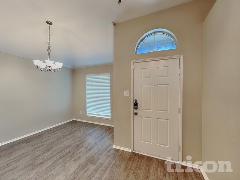 Building Photo - 1563 Nottingham Dr
