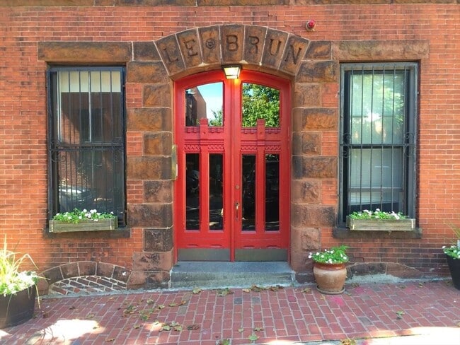 Building Photo - 17 Cazenove St