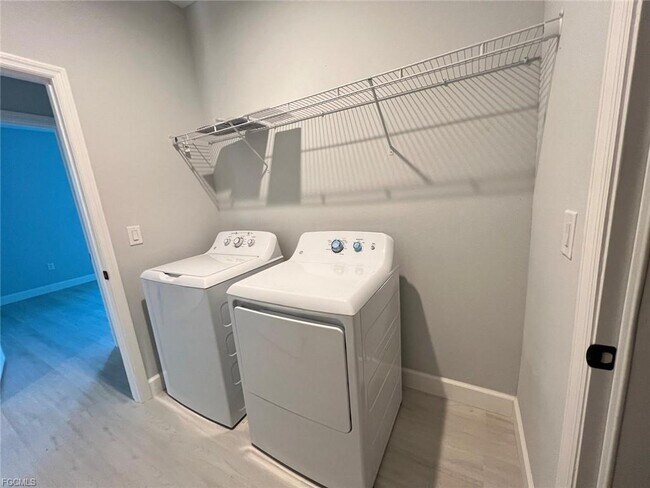 Building Photo - 2718 Helen Cir