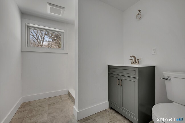 Building Photo - 220 Upper Grassy Hill Rd