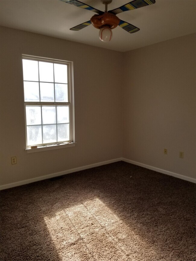 Building Photo - 420 Cherry Ln