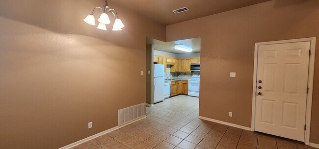 Building Photo - 3 Bedroom 2 Bath off Clear Creek Viewable ...