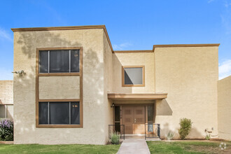 Building Photo - 2108 E Villa Ct