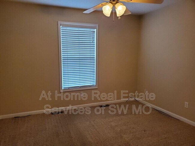 Building Photo - 308 Excalibur Ct