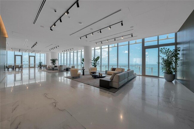 Building Photo - 300 Biscayne Blvd Way