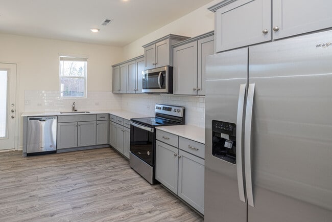 Building Photo - 3 Bedroom Townhome Minutes from Downtown Oakboro - MOVE IN READY