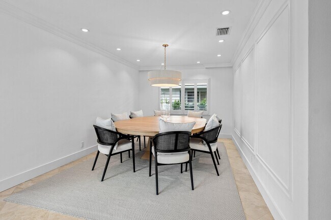 Building Photo - 1332 Tamarind Way