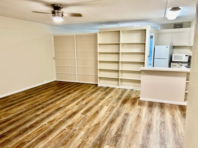 Building Photo - Tropic Seas one bdrm., one bath apartment, Oceanfront property, by Diamond Head and Kapiolani Park!