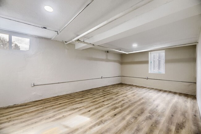 Building Photo - LOCATION LOCATION! Charming and updated bungalow located just west of Wash Park!!  Move in Specia...