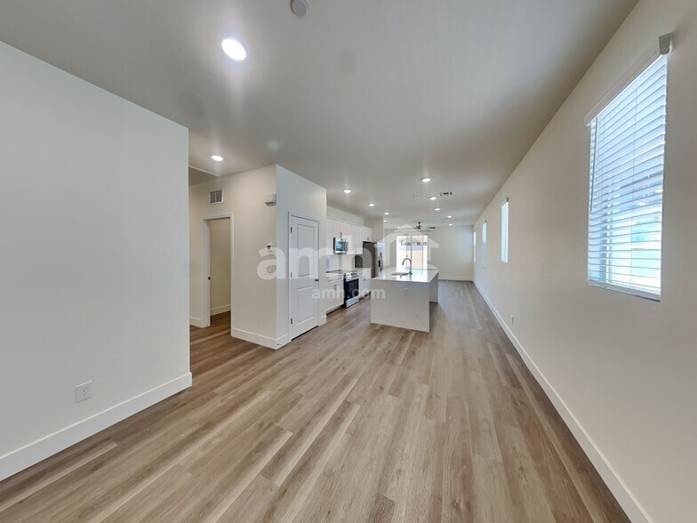 Building Photo - 493 Silverbell Fls Pl