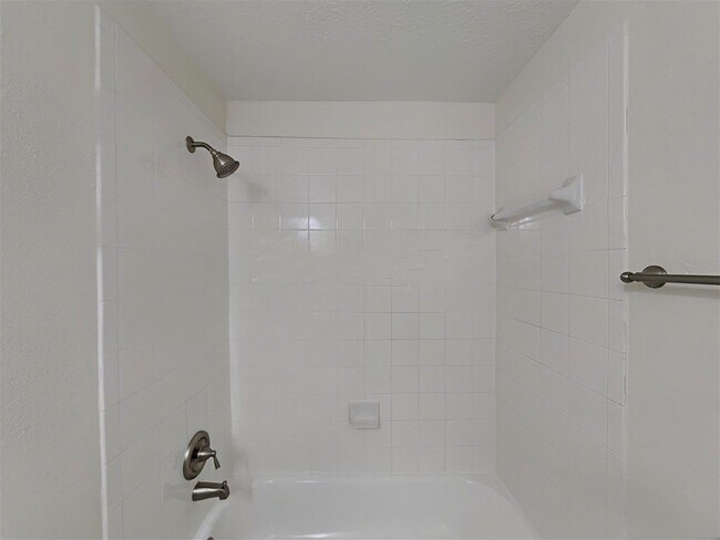 Building Photo - 18735 Westgate Park Dr