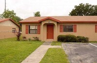 Building Photo - 421 Las Palmas Cir