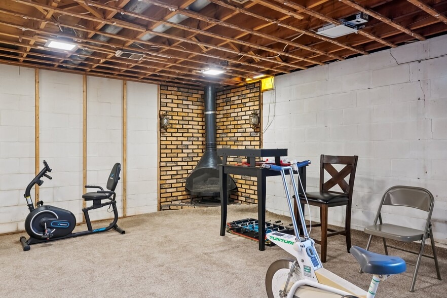 Building Photo - 10783 W Appleton Ave