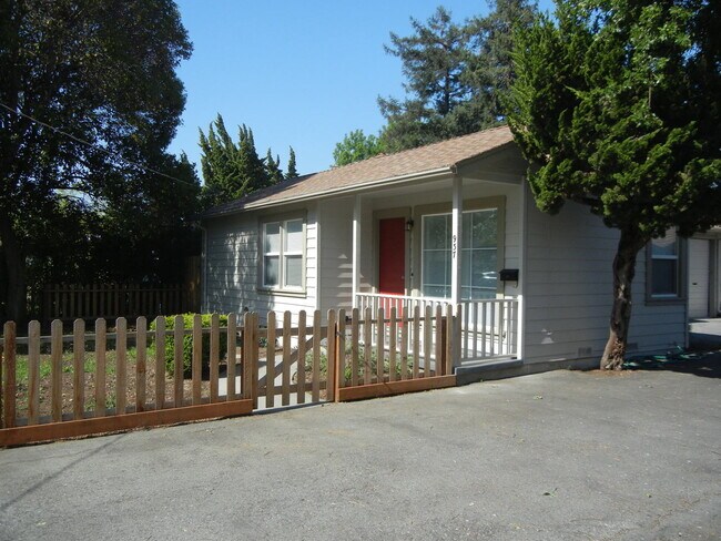 Building Photo - 937-939 15th Ave