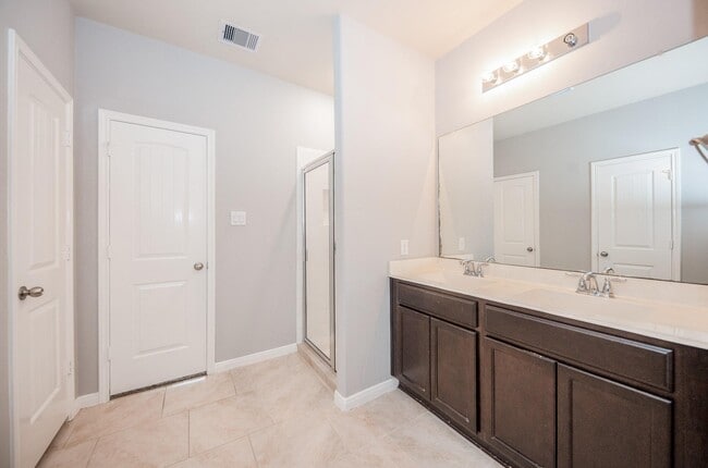 Building Photo - 9531 McDowell Dr