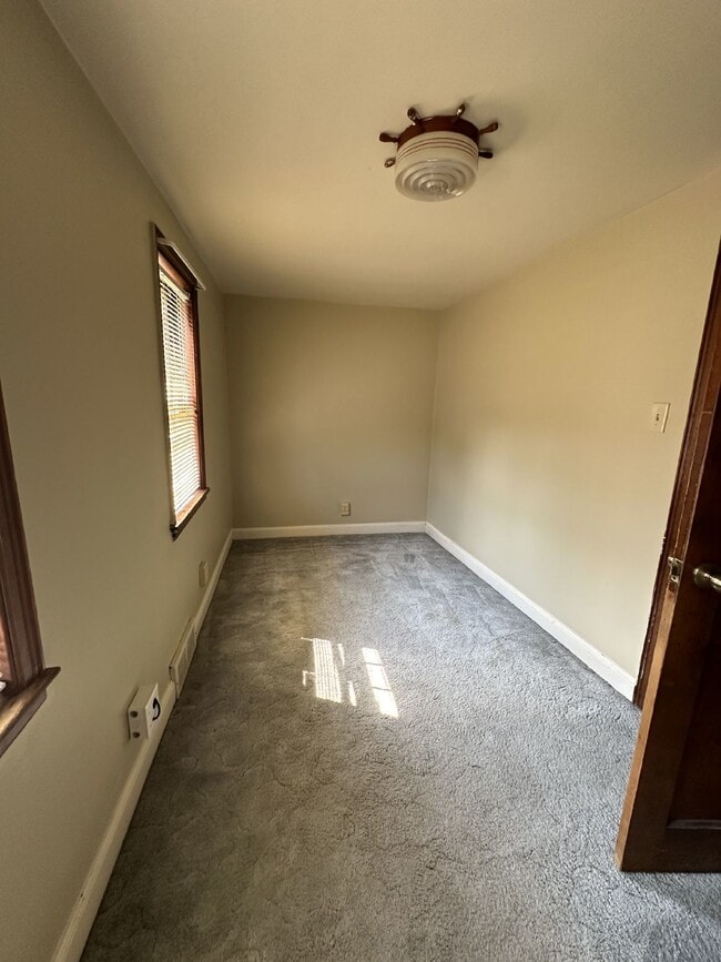 Building Photo - Exciting 3 Bed 1 Bath near UWEC! Available...