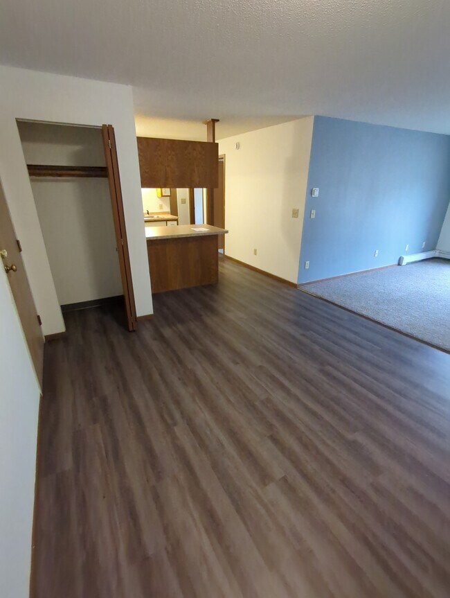 Entry/Dining area - Regency East Apartments