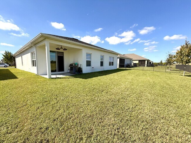 Building Photo - 10603 SW Vasari Way