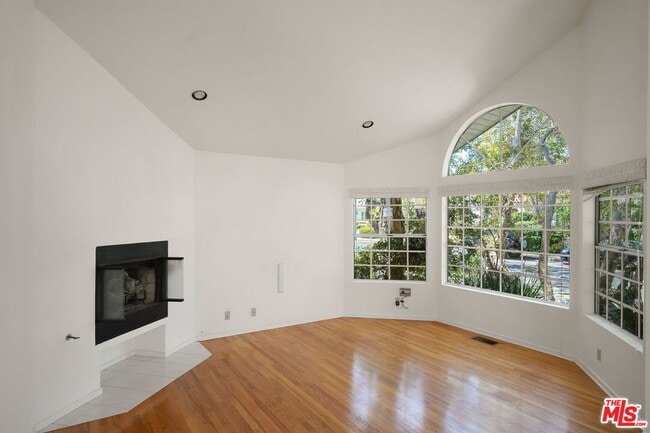 Building Photo - 2534 Wellesley Ave