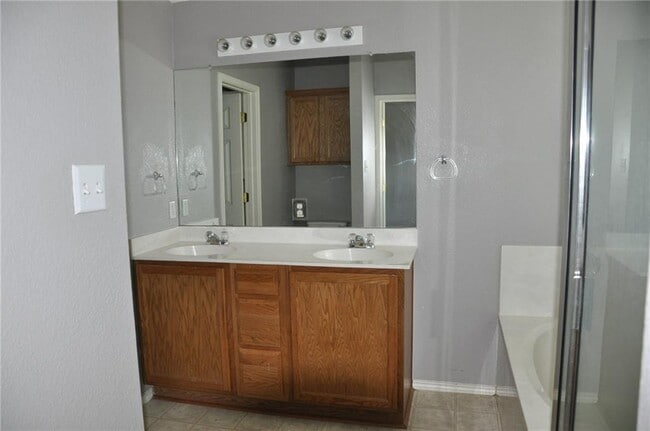 Building Photo - 10625 Royal Tara Cove