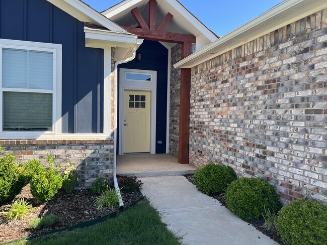Building Photo - 509 NW 183rd St