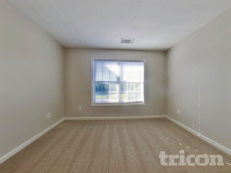 Building Photo - 1055 Crown Landing Pkwy