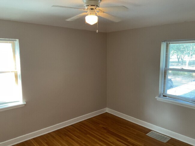 Building Photo - 708-710 1st Ave S