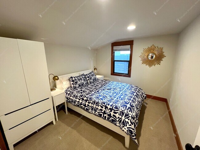 Building Photo - *Unfurnished* Charming, updated and walkable west side 3 BR + den/office