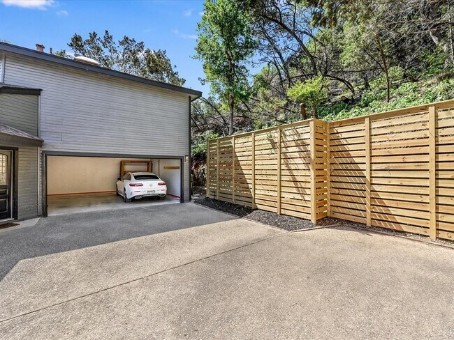 Building Photo - 2712 Geronimo Trail