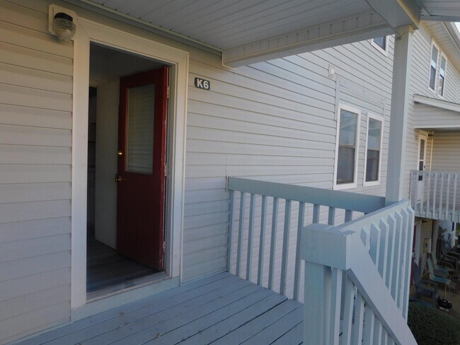 Building Photo - 801 Burcale Rd Cir