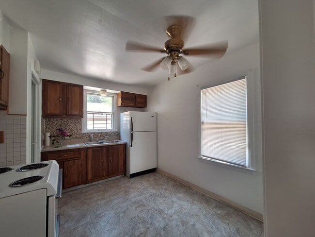 Building Photo - Charming 2 bedroom home in Harper Woods