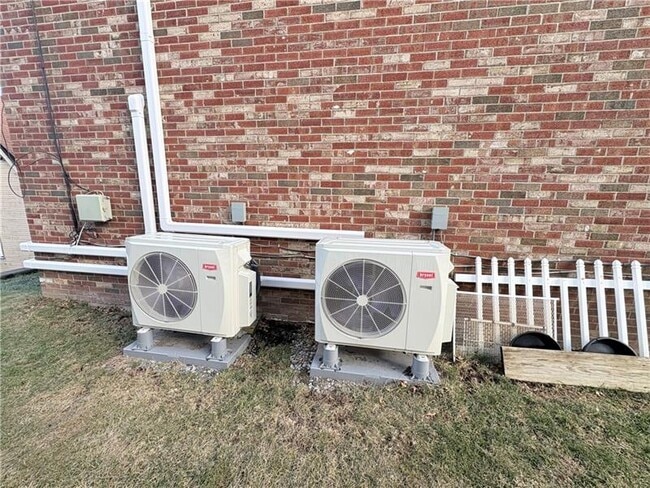 Building Photo - 927 Vance Ave