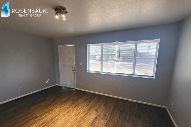 Building Photo - Charming 3-Beds, 1.25-Bath Single-Level Home in Apache Junction!