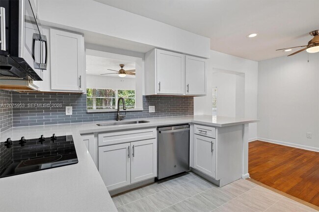 Building Photo - 6629 SW 65th St