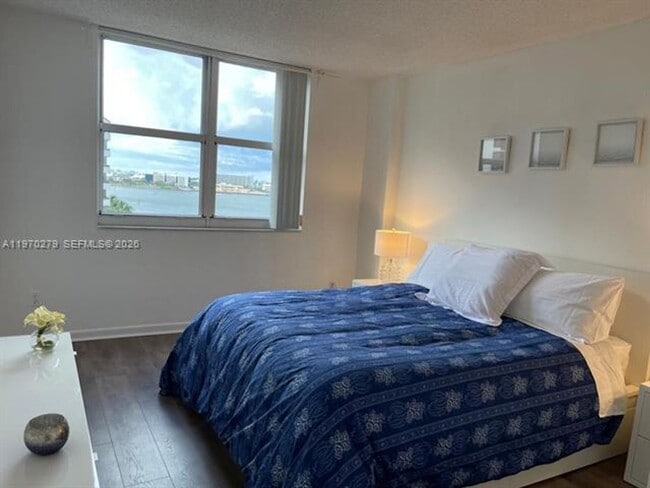 Building Photo - 770 Claughton Island Dr