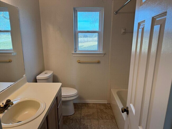 Building Photo - 8171 FM1173