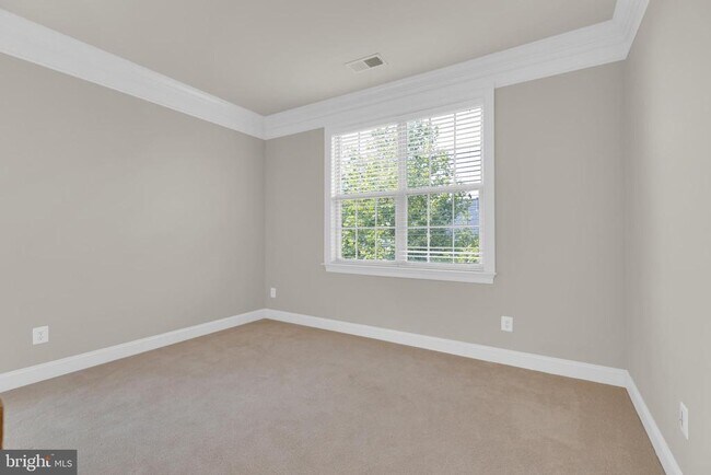 Building Photo - 42706 Chisholm Dr