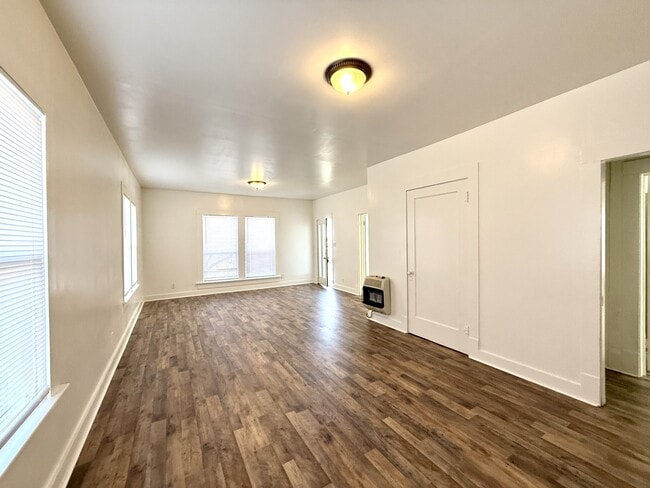 Building Photo - 518 3rd Ave NW