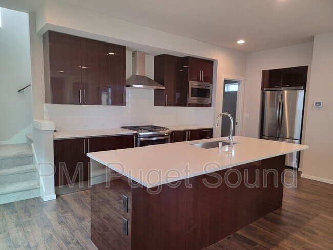 Building Photo - 33473 Poplar Ave SE