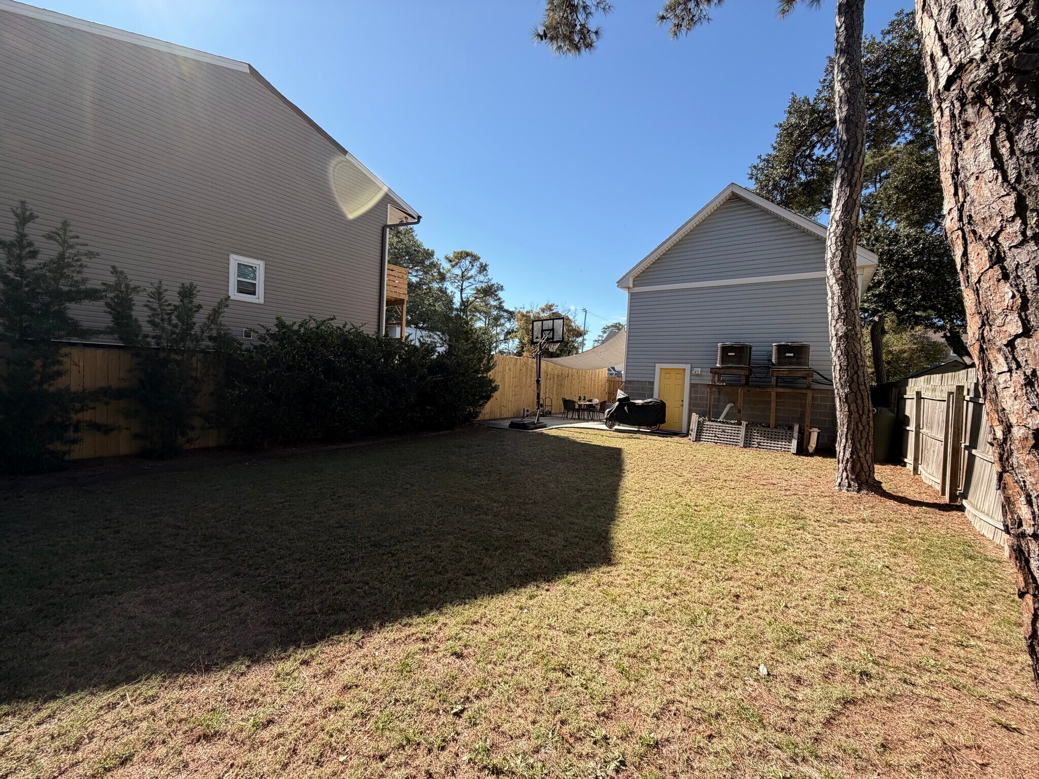 Back Yard - 9572 6th Bay St