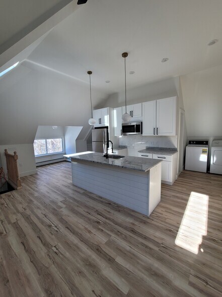 Building Photo - 682 Whitney Ave