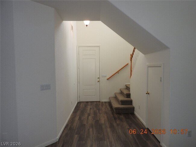 Building Photo - 521 W Dolphin Peak Ct